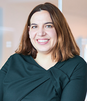 Anna Malhari, EVP & COO of Veris Residential, Top 10 Women COOs of 2022 Profile